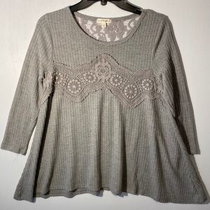 Women’s top with lace trim